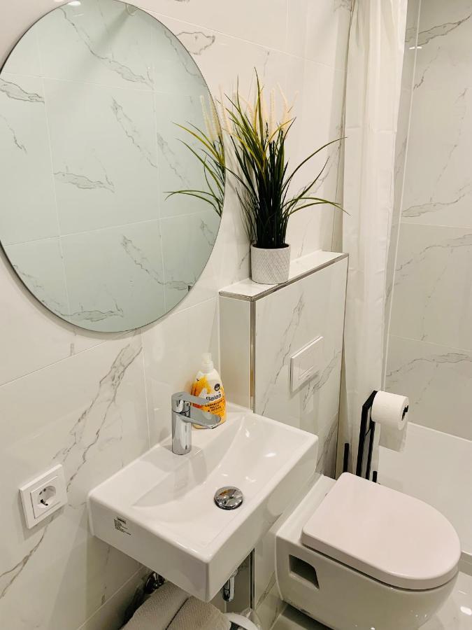 Gaestehaus Zur Uni Klinik Exklusives Apartment Mit Kueche Und Badezimmer Homburg  Ngoại thất bức ảnh