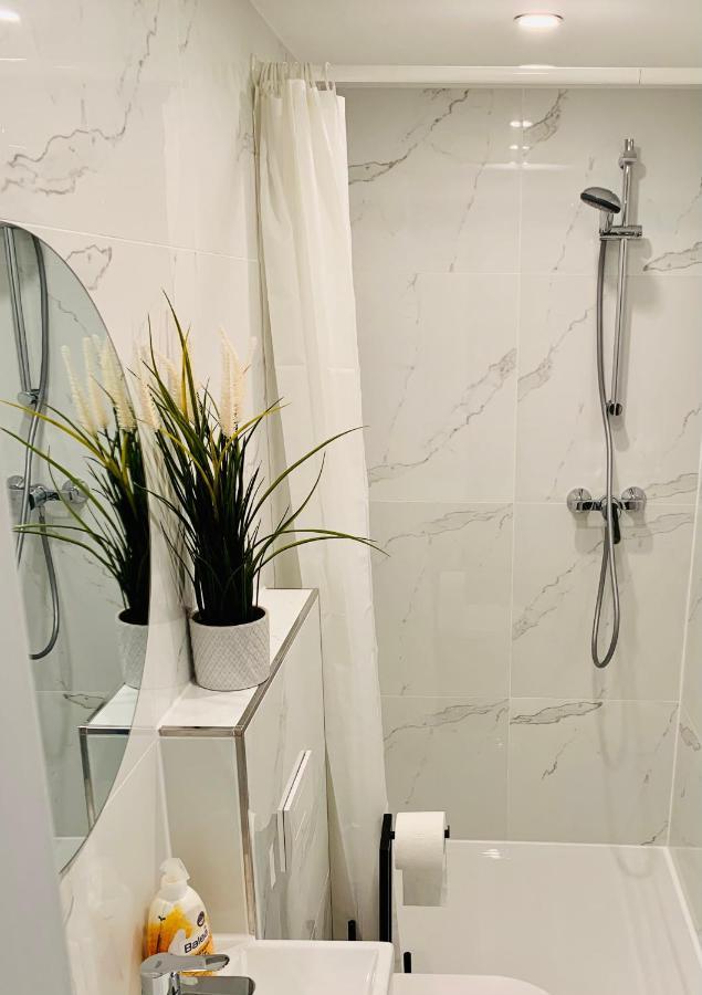 Gaestehaus Zur Uni Klinik Exklusives Apartment Mit Kueche Und Badezimmer Homburg  Ngoại thất bức ảnh